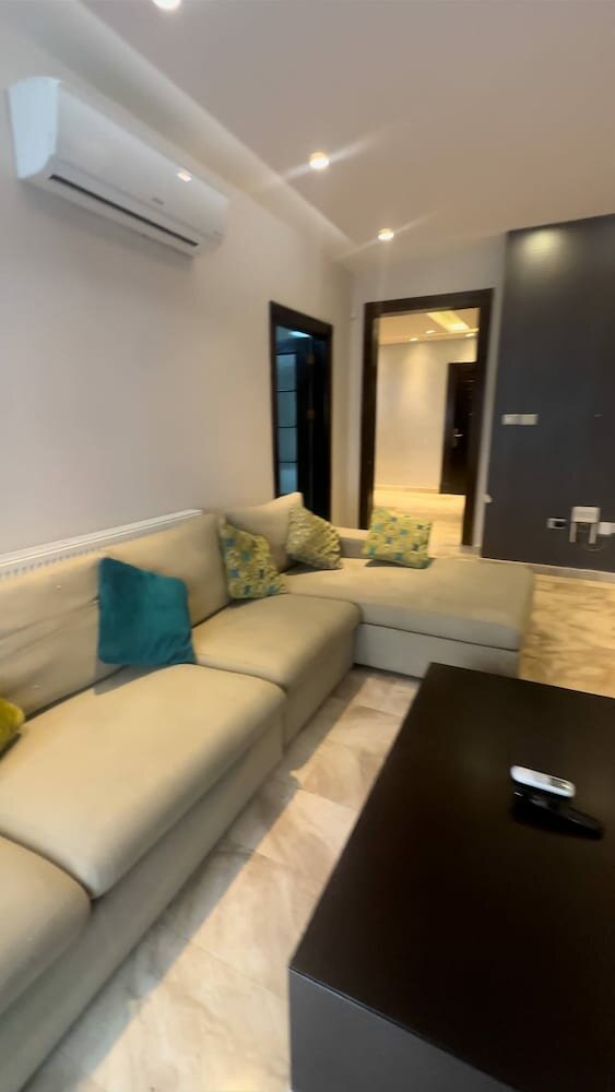 Short-term housing rental 3bedroom Apartment At Khelda, Amman, photo