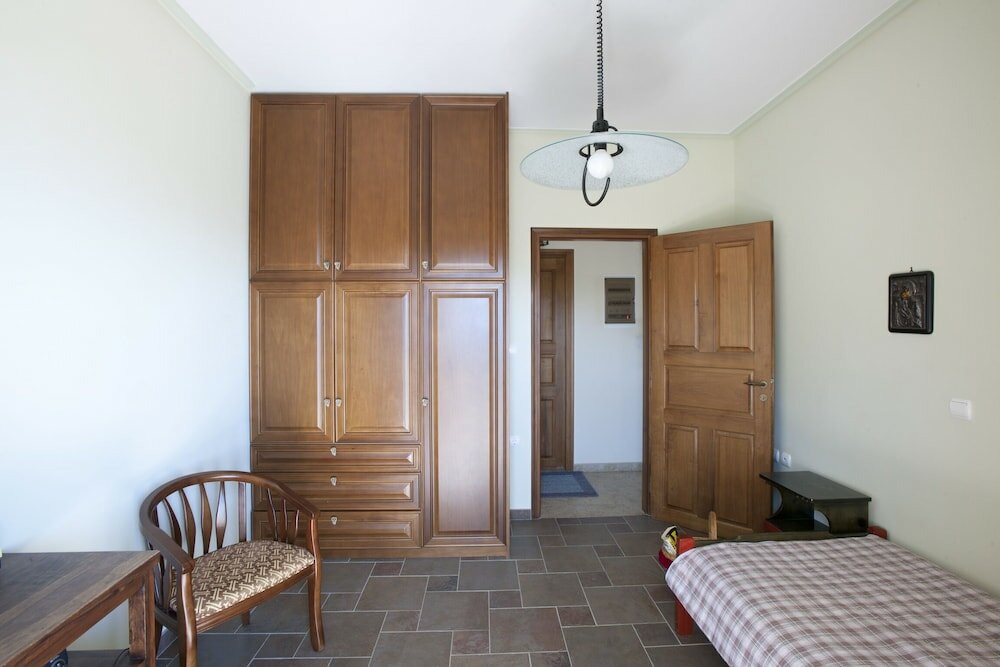 Фото Spacious villa at Ilia Edipsou