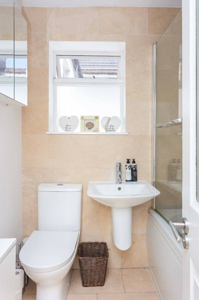 Фото Stunning 2 Bedroom Apartment in Maida Vale With a Garden