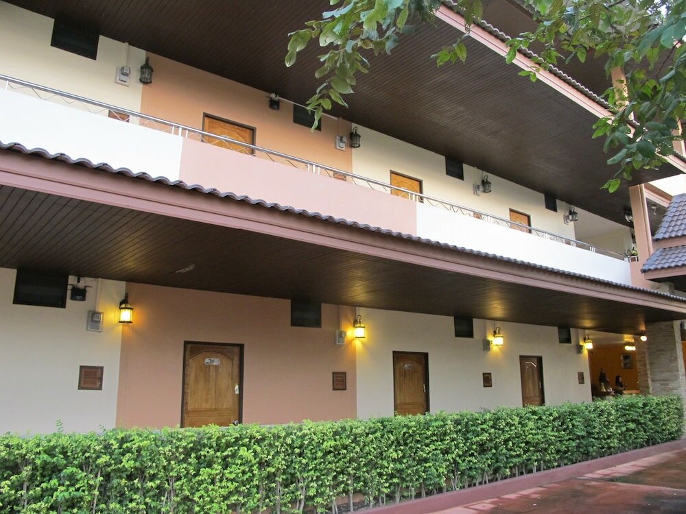 Фото Oyo Baan Tong Tong Pattaya Resort