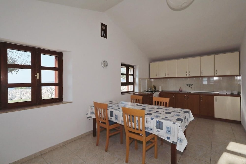 Фото Mari - Whole Island for you - H