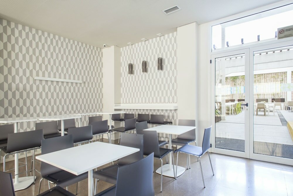 Фото Colegio Mayor La Concepción - Campus Accommodation