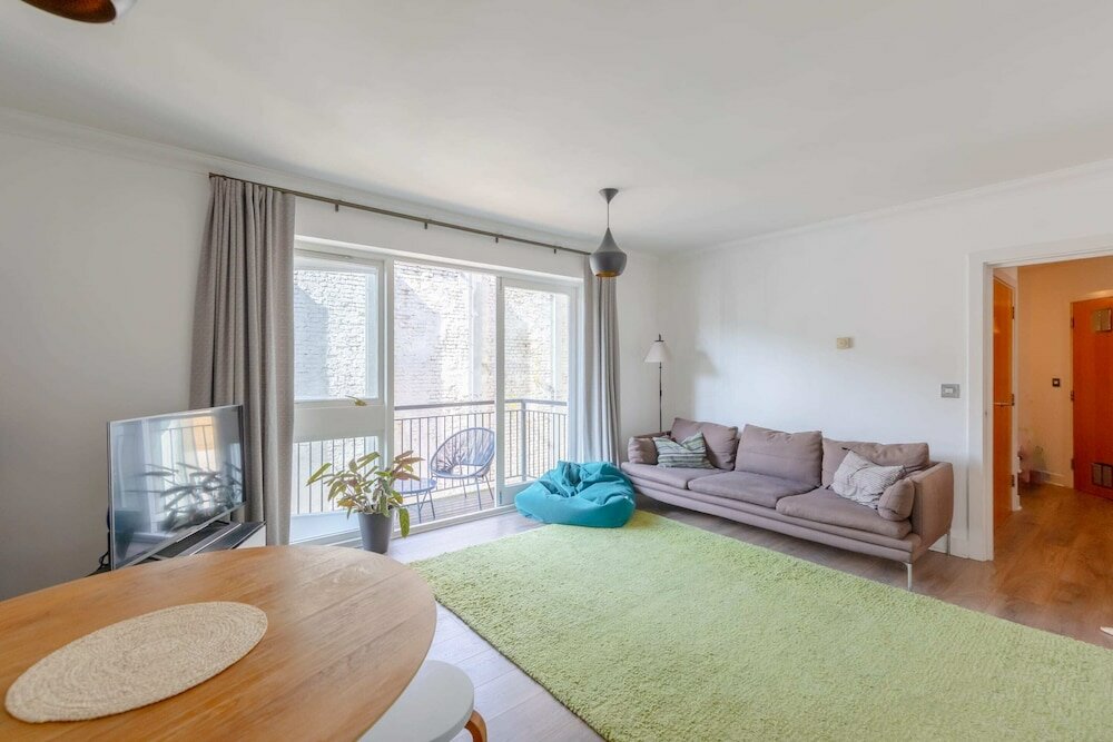Фото Light & Modern 2bd Flat With Balcony - Brick Lane
