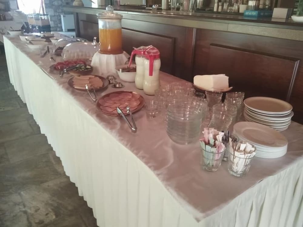 Фото Hotel pool bar Tsigoura