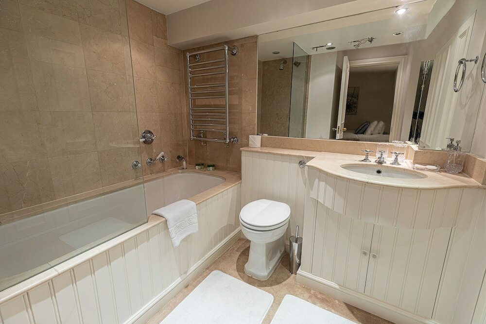 Фото Altido Stunning 6-bed house near Harrods in Knightsbridge