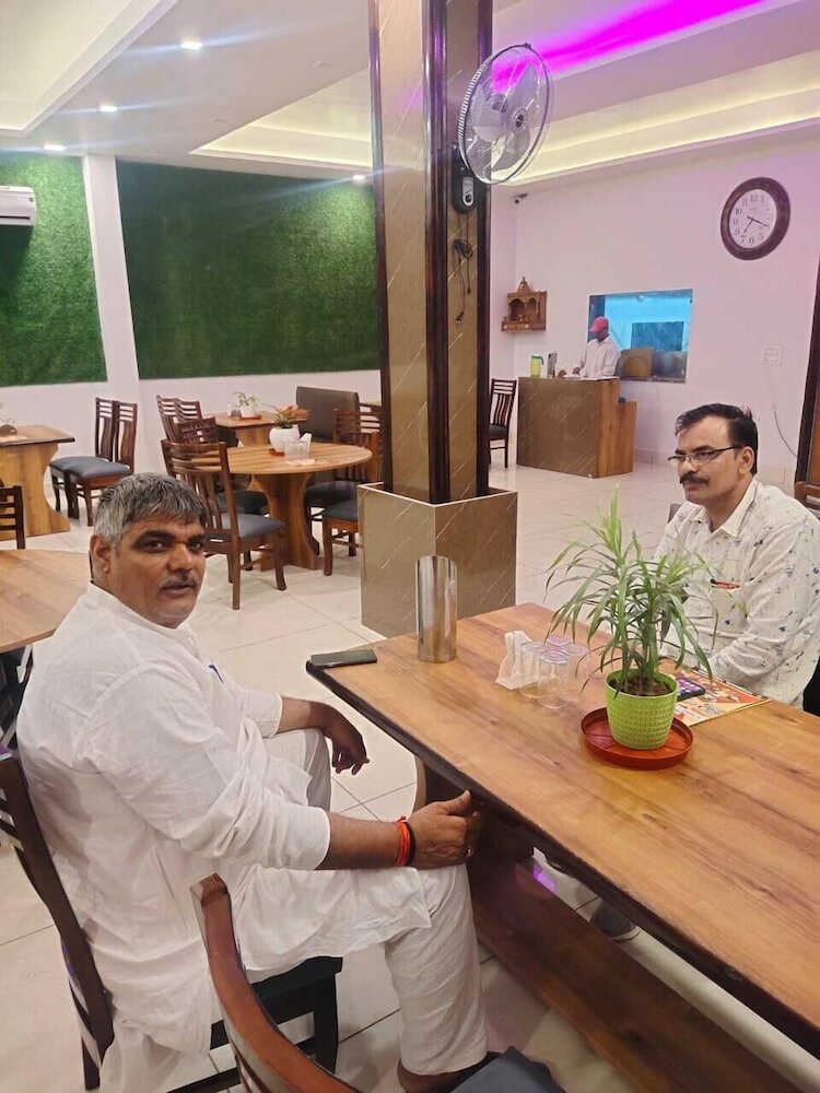 Фото Udiksh Hotel and Restaurants