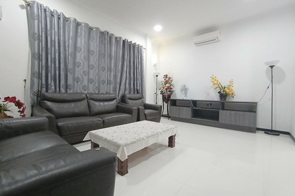 Фото Oyo 90203 Emma Sukma Homestay