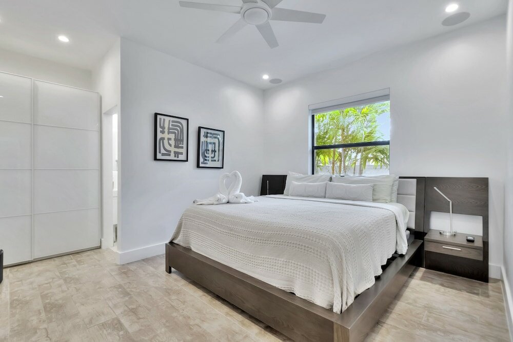 Фото Lynora's Luxe Estate Modern Design