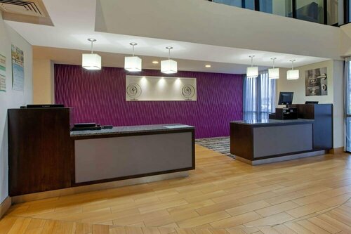 Гостиница La Quinta Inn & Suites by Wyndham Detroit Metro Airport