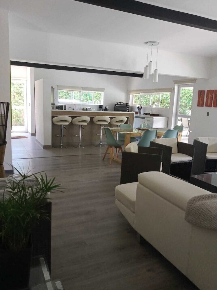 Фото Hermosa Gran Casa con Piscina EN Olmue