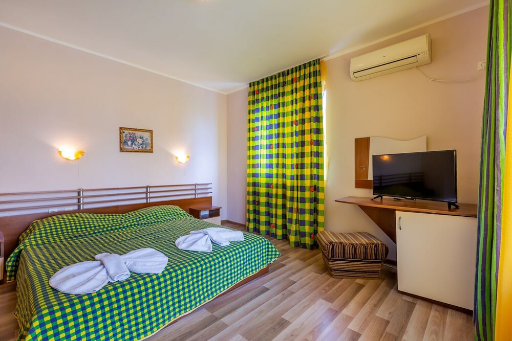 Фото Family Apartment in Dafinka Guest House
