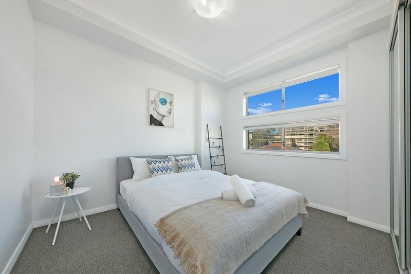 Гостиница Wentworthville 2 Bedrooms Apartment with Free Parking by KozyGuru в Сиднее
