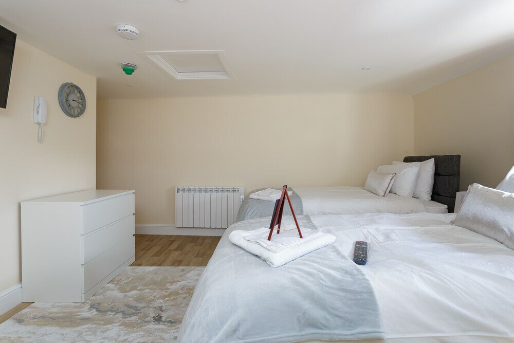 Фото St Mary's Modern Central Huge Studio Apartments