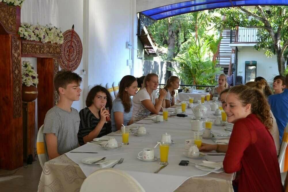 Фото Grand Crown Hotel