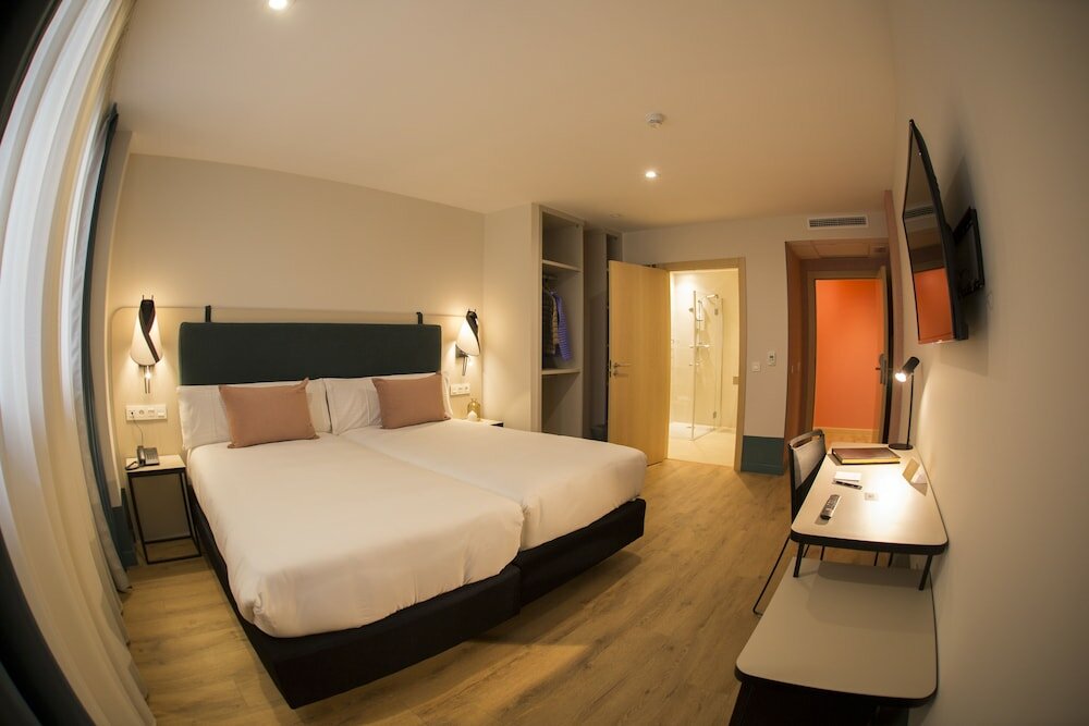 Фото Hotel Plaza de la Paz