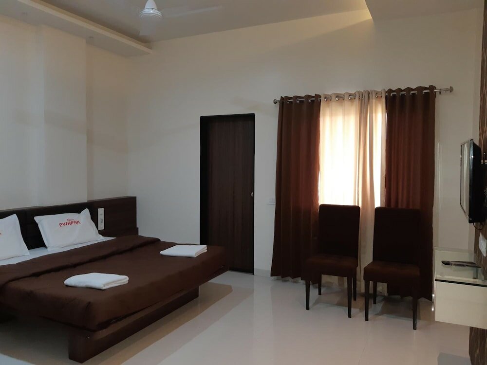 Фото Hotel Pushpak Satara