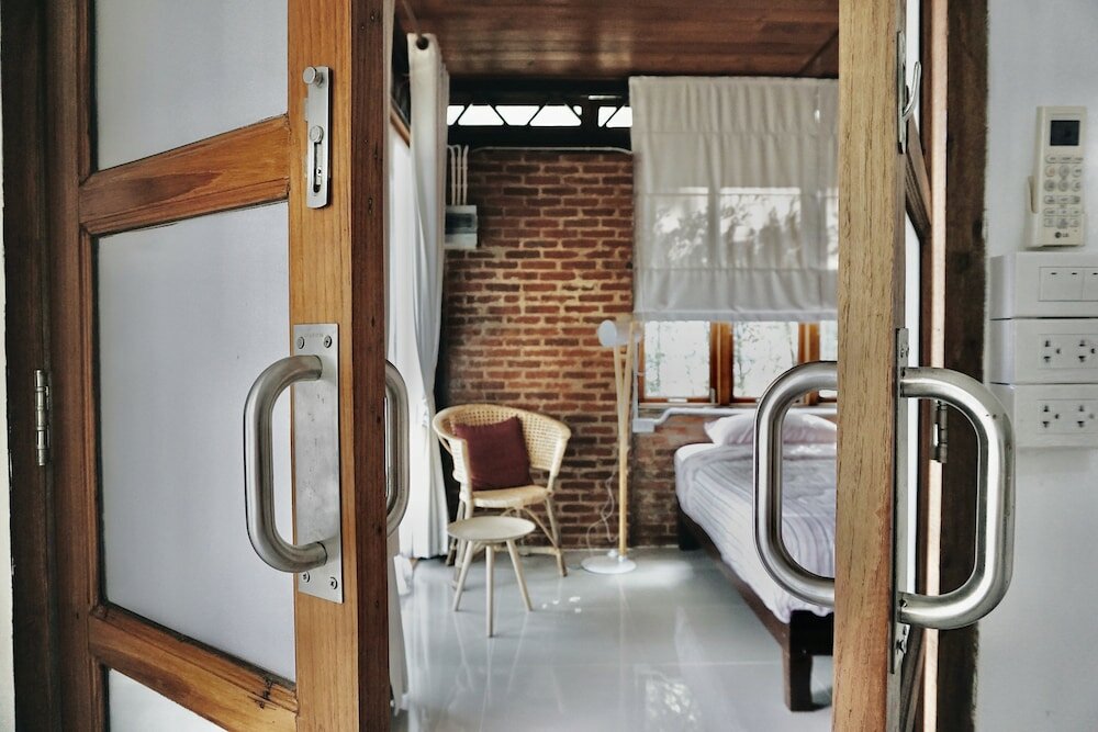 Фото Tha Ma-O Bouteak Homestay