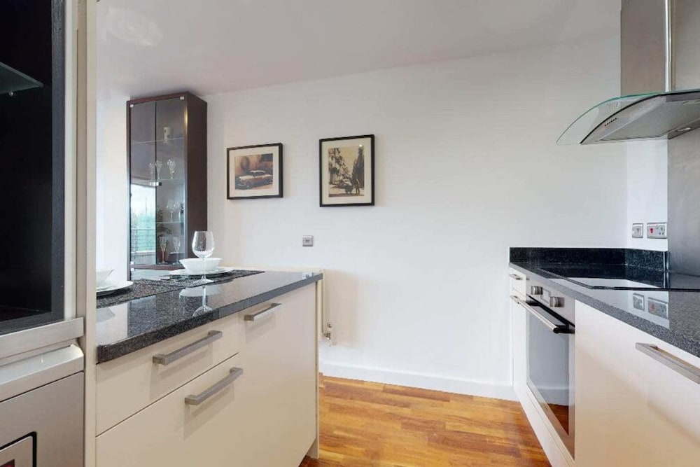 Фото Short let - Penthouse Apartment With West-facing Terrace