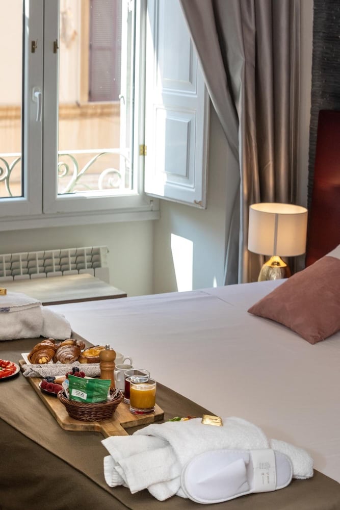 Фото Leonardo Suites - The Luxury Leading Accommodation in Rome