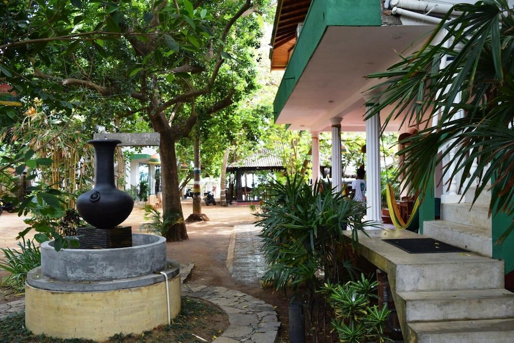 Фото Rupa's Hotel Arugambay