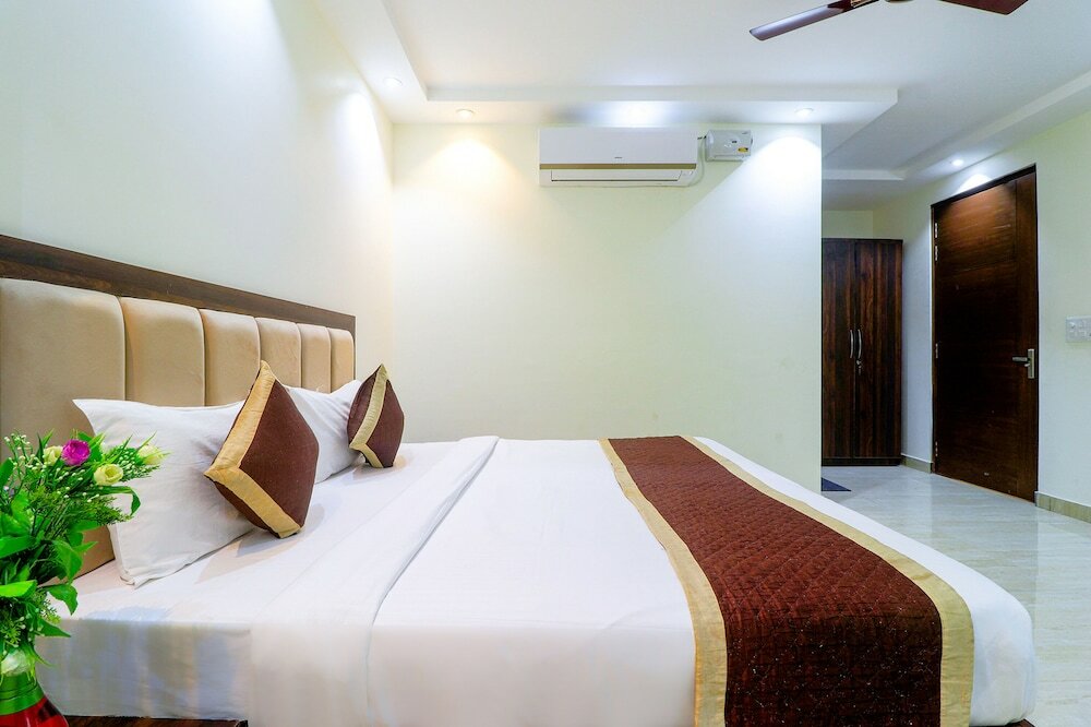 Фото Fabhotel The Premium Suits