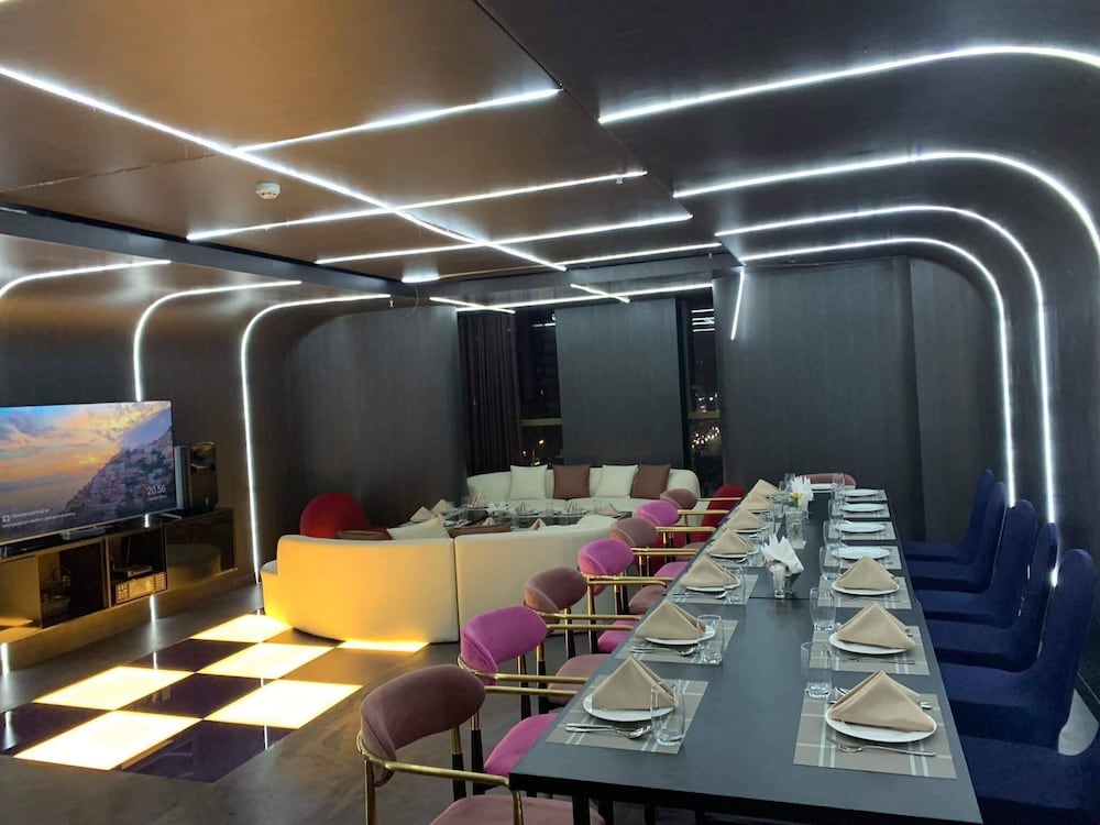 Фото Millennium Plaza Hotel