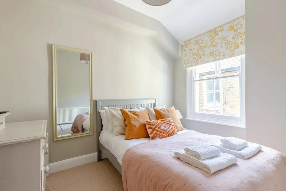 Фото Luxuriously Designed 3 Bedroom Apartment in Clapham