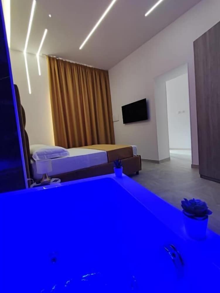 Фото Twin Towers Naples Luxury