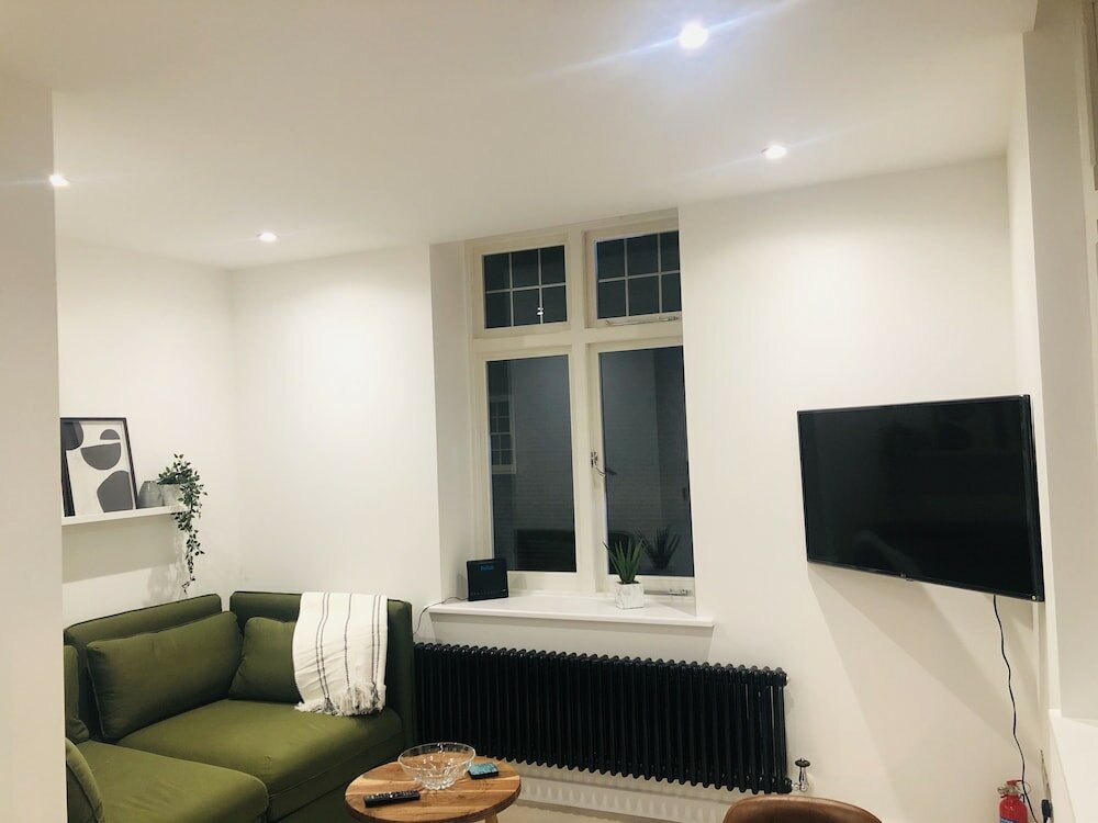 Фото Perfect Holiday Escape - 1 and 2 Bedroom Deluxe Apartments at Liverpool Street