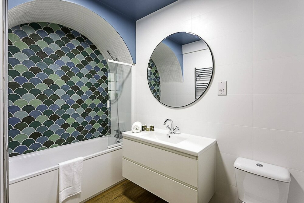 Фото Highgate Haven: A Beautiful Apartment