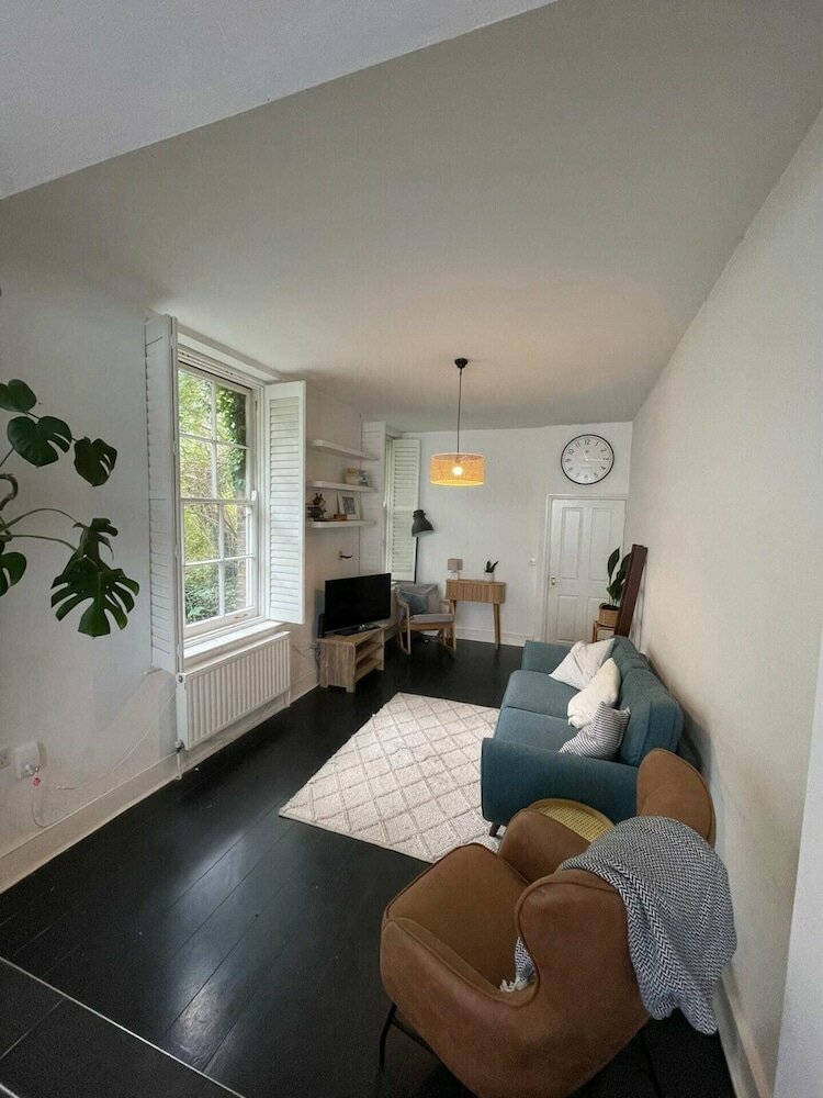 Фото Chic Farmhouse-style Flat - Walthamstow Village!