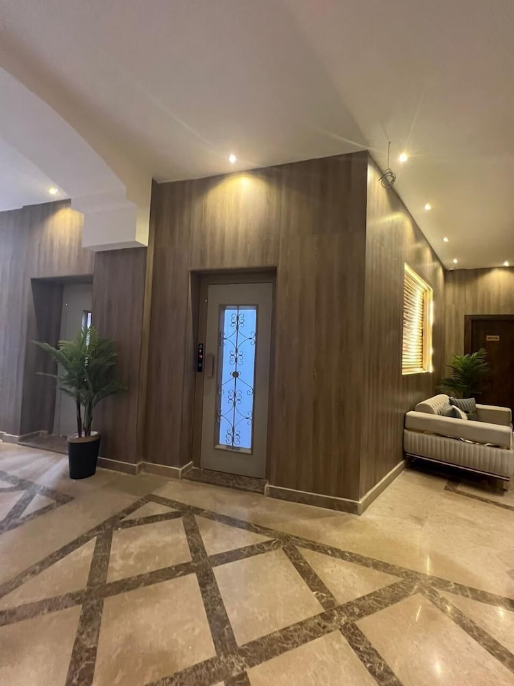 Фото Rotana Palace Suites