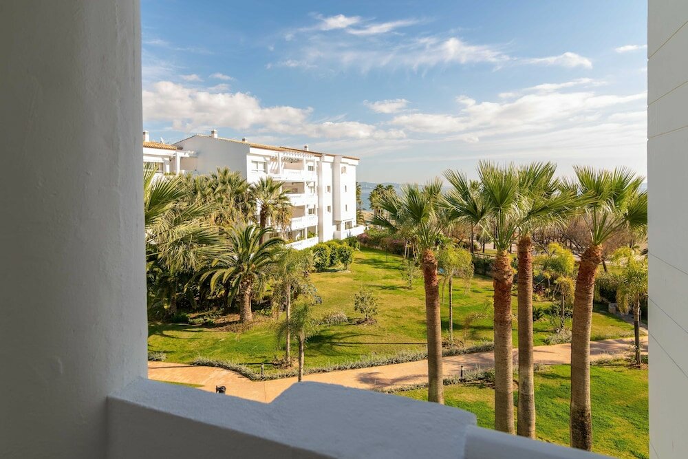 Фото Whispering Palms Apartment