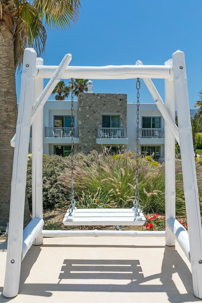 Фото White Pearls Luxury Suites - Adults Only