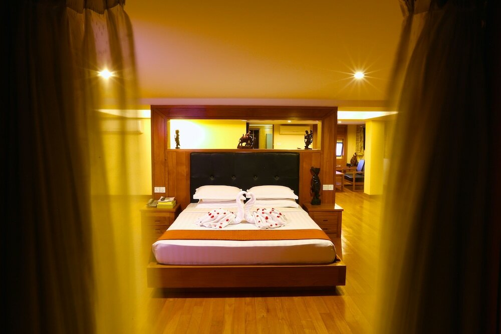 Фото Queen's Park Hotel