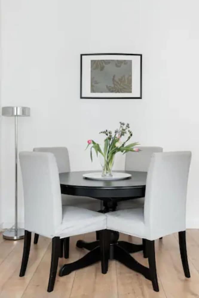 Фото Luxurious and Bright, 5 min walk to city center