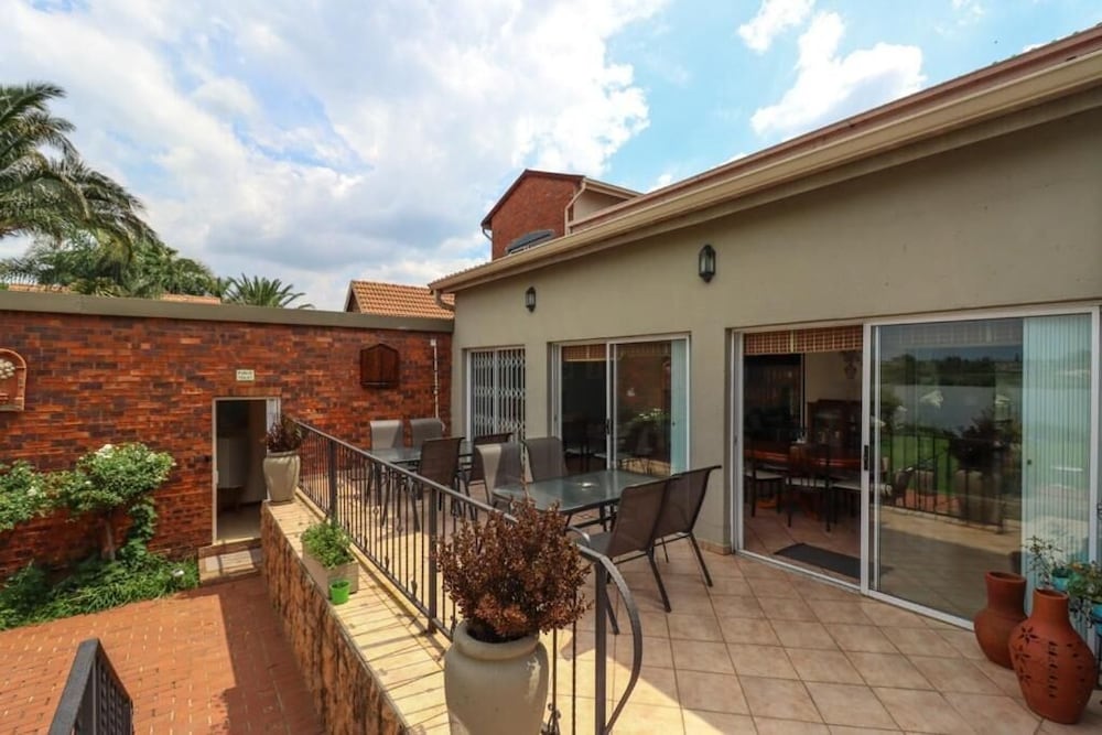 Фото The Lakehouse Guest House