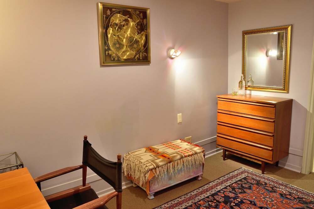 Фото Mediterranean Edmonton BnB