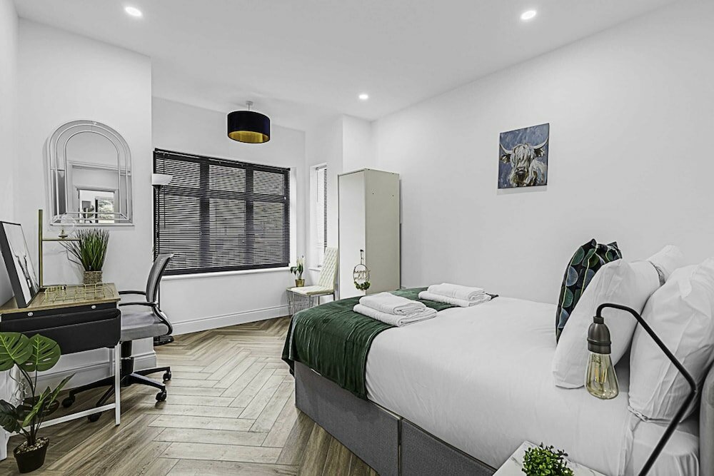 Фото Beautiful 3 Bed Abode in Hanwell