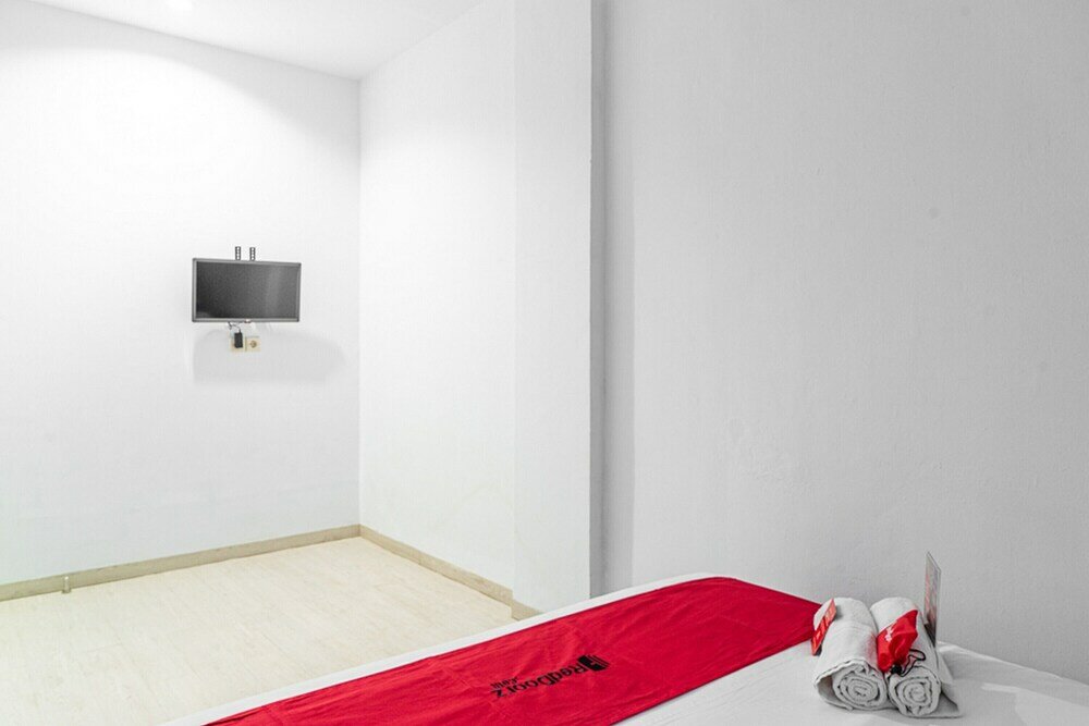 Фото RedDoorz near Pecenongan 2