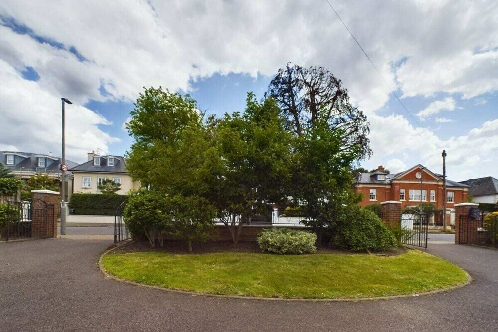 Фото The Richmond Park Hideaway - Cozy 5bdr House With Garden + Rooftop Terrace