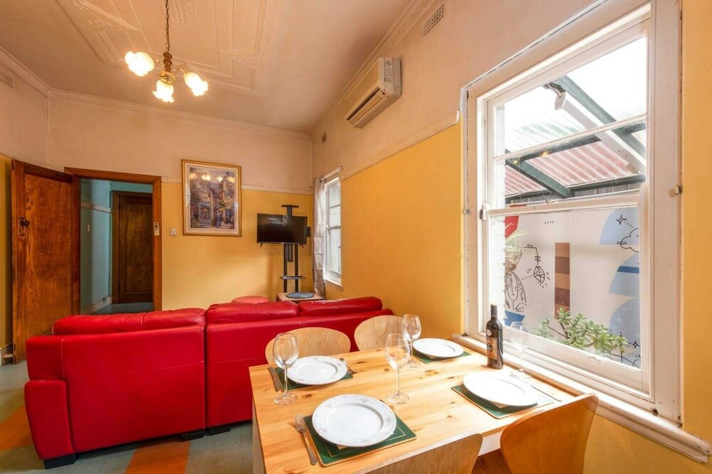 Фото 3 Bedroom Unit in the Heart of Beautiful Northcote