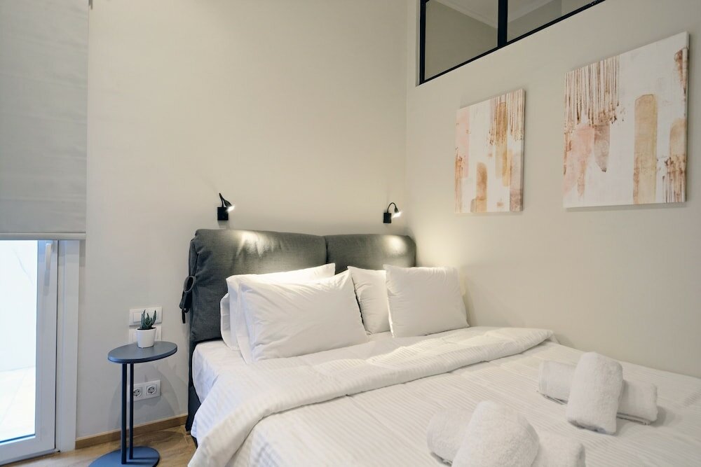 Фото The Flirty Athens