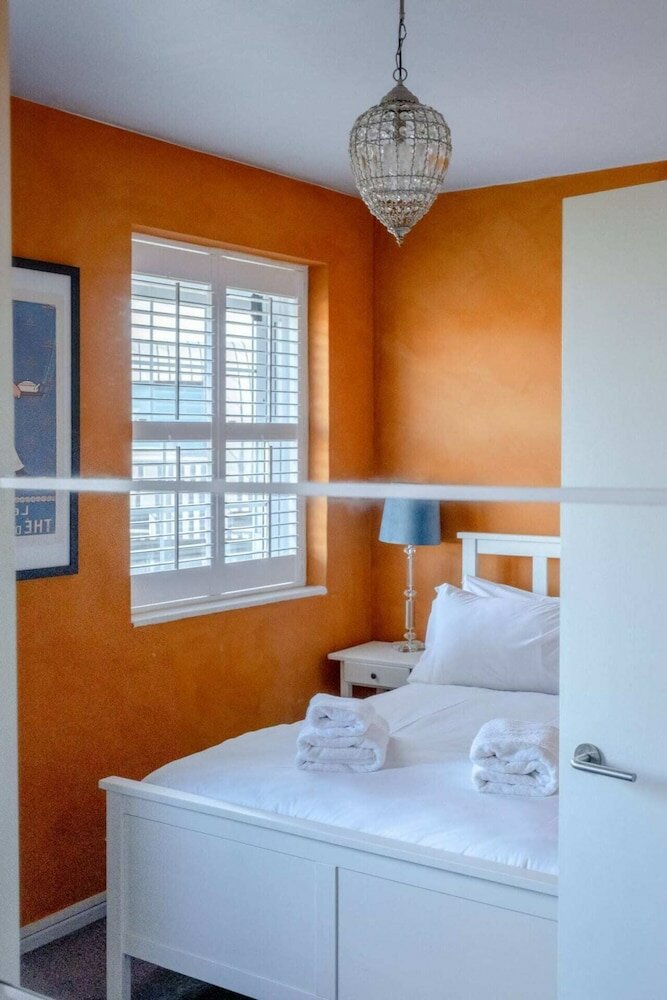 Фото Spacious 2 Bedroom Flat in Clapham With Balcony