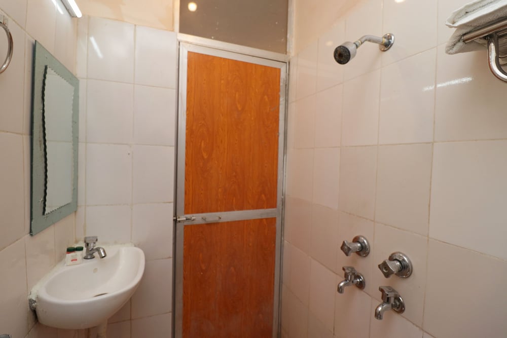 Фото Oyo 28643 Sai Yatri Niwas