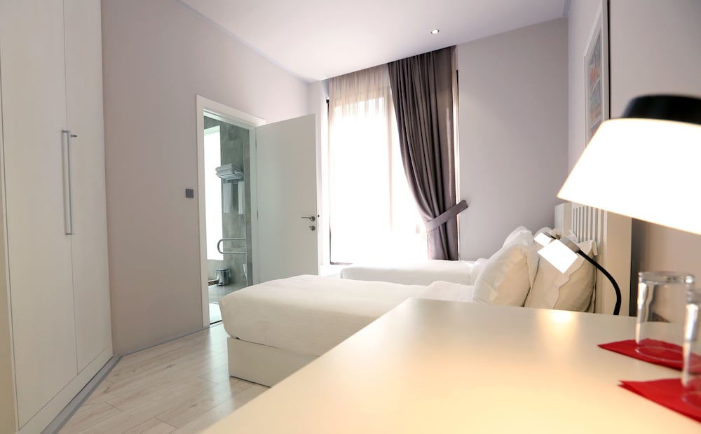 Фото Metro Hotel Tirana