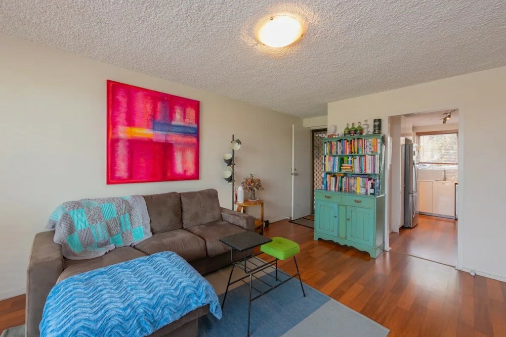 Фото Well-appointed Sunny 2 Bedroom Apartment in Northcote With Parking