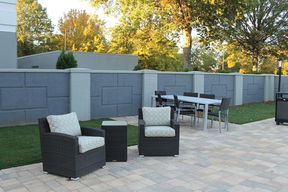 Фото DoubleTree by Hilton Winston Salem - University