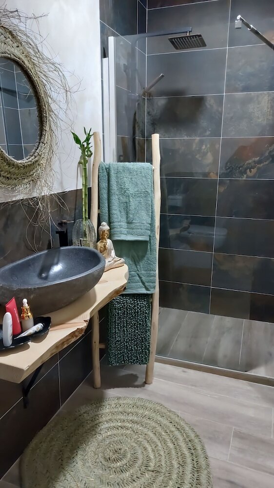 Фото Calle de Esteban Terradas 3 bajo