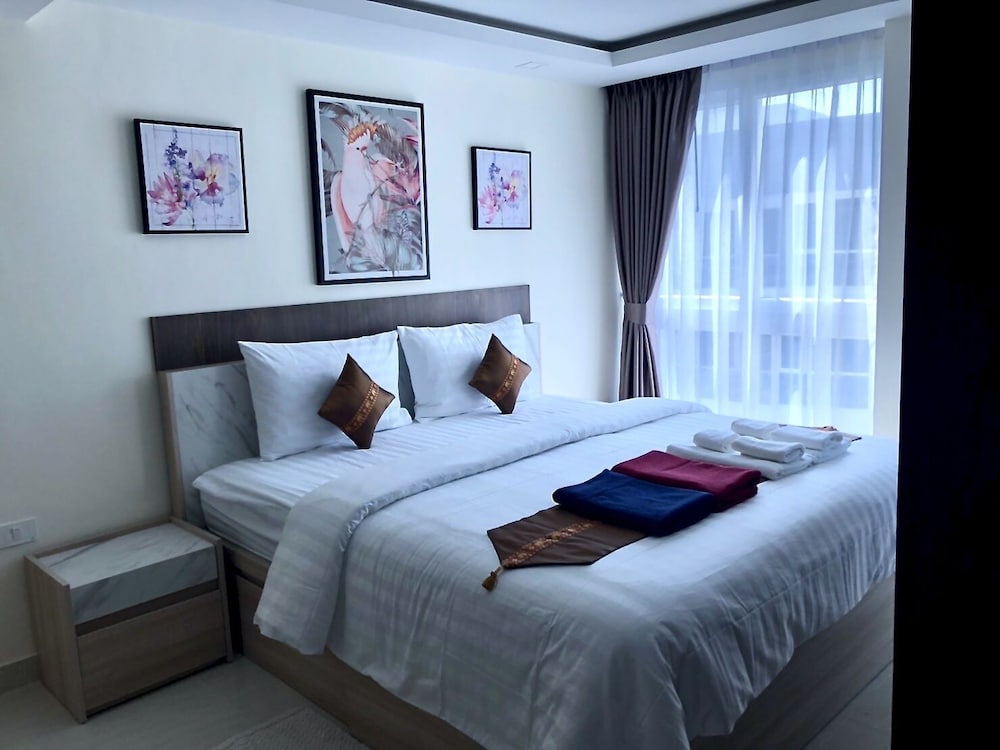 Фото Luxury Apartments in Grand Avenue